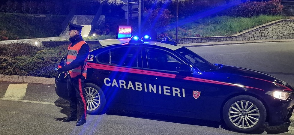 In una sola notte ritirate 8 patenti per guida in stato d’ebrezza: un 27enne coinvolto in un incidente